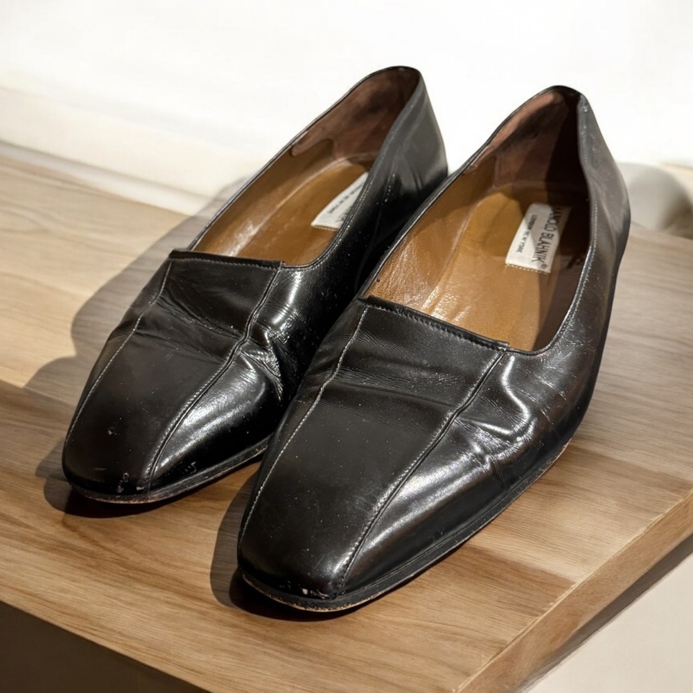 Manolo Blahnik size 9.5 black leather loafers